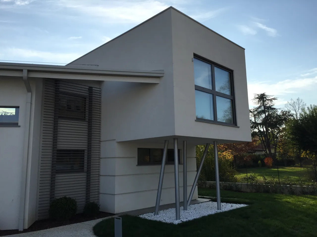Una villa dal taglio futuristico e moderno