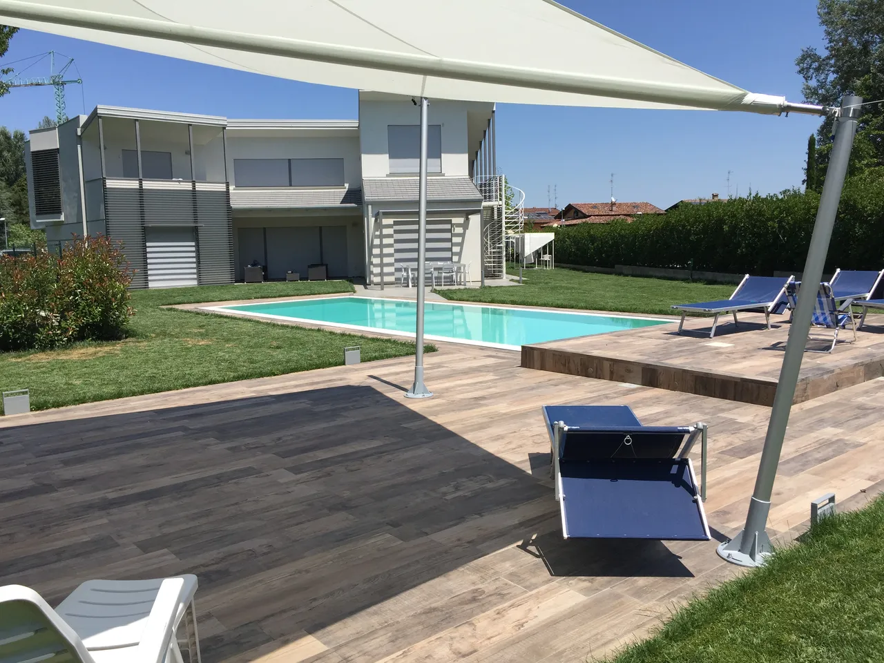 Una villa dal taglio futuristico e moderno