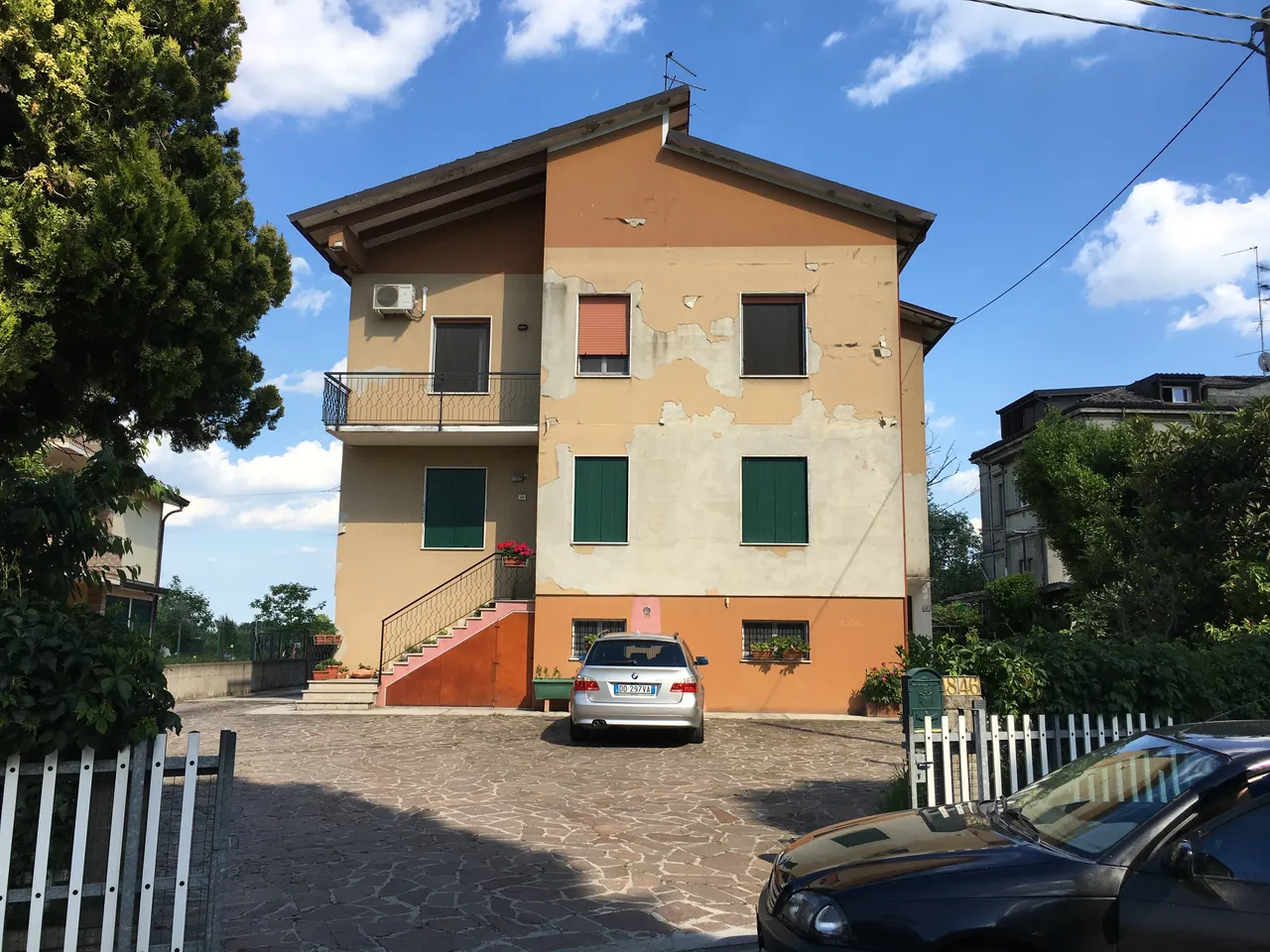 Una ristrutturazione di una casa bifamigliare