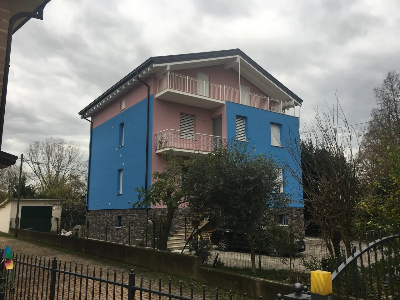 Una ristrutturazione di una casa bifamigliare